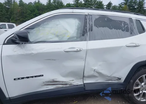 2022 Jeep Compass Latitude Lux 4X4 из США, поврежденный, VIN 3C4NJDFB7NT181093